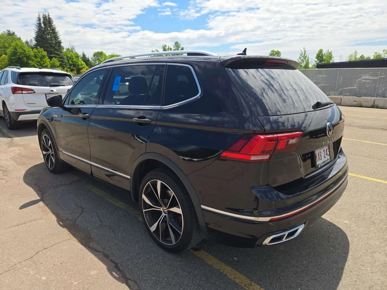 VW Tiguan * HIGHLINE R LINE * CARFAX * БЕЗ ПЪРВОНАЧАЛНА ВНОС, снимка 4 - Автомобили и джипове - 54859887