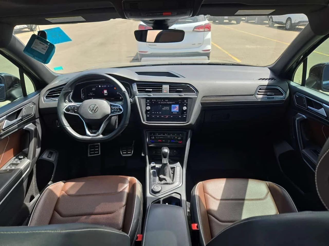 VW Tiguan * HIGHLINE R LINE * CARFAX * БЕЗ ПЪРВОНАЧАЛНА ВНОС, снимка 10 - Автомобили и джипове - 54859887