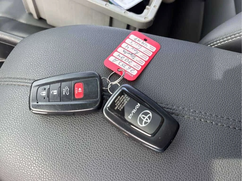 Toyota Rav4 * XLE AWD * АВТОКРЕДИТ БЕЗ ПЪРВОНАЧАЛНА ВНОСКА* , снимка 11 - Автомобили и джипове - 54907749
