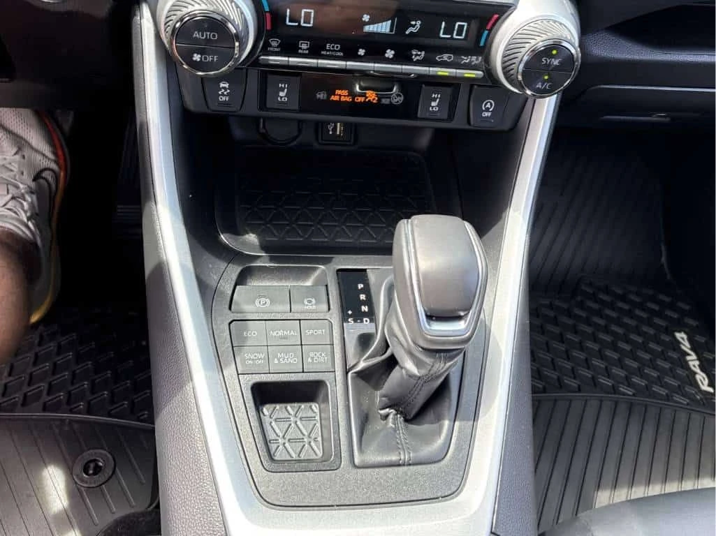 Toyota Rav4 * XLE AWD * АВТОКРЕДИТ БЕЗ ПЪРВОНАЧАЛНА ВНОСКА* , снимка 9 - Автомобили и джипове - 54907749
