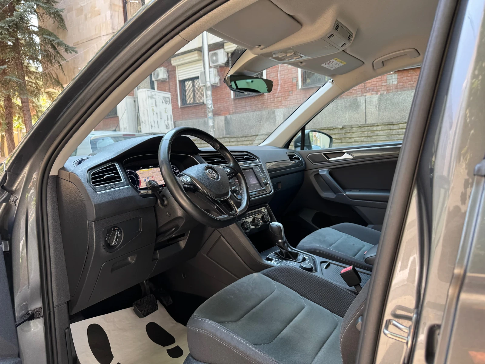 VW Tiguan 2.0TDI 150/DIGITAL/XENON/LED/ HIGHLINE/ТОП, снимка 9 - Автомобили и джипове - 55969802