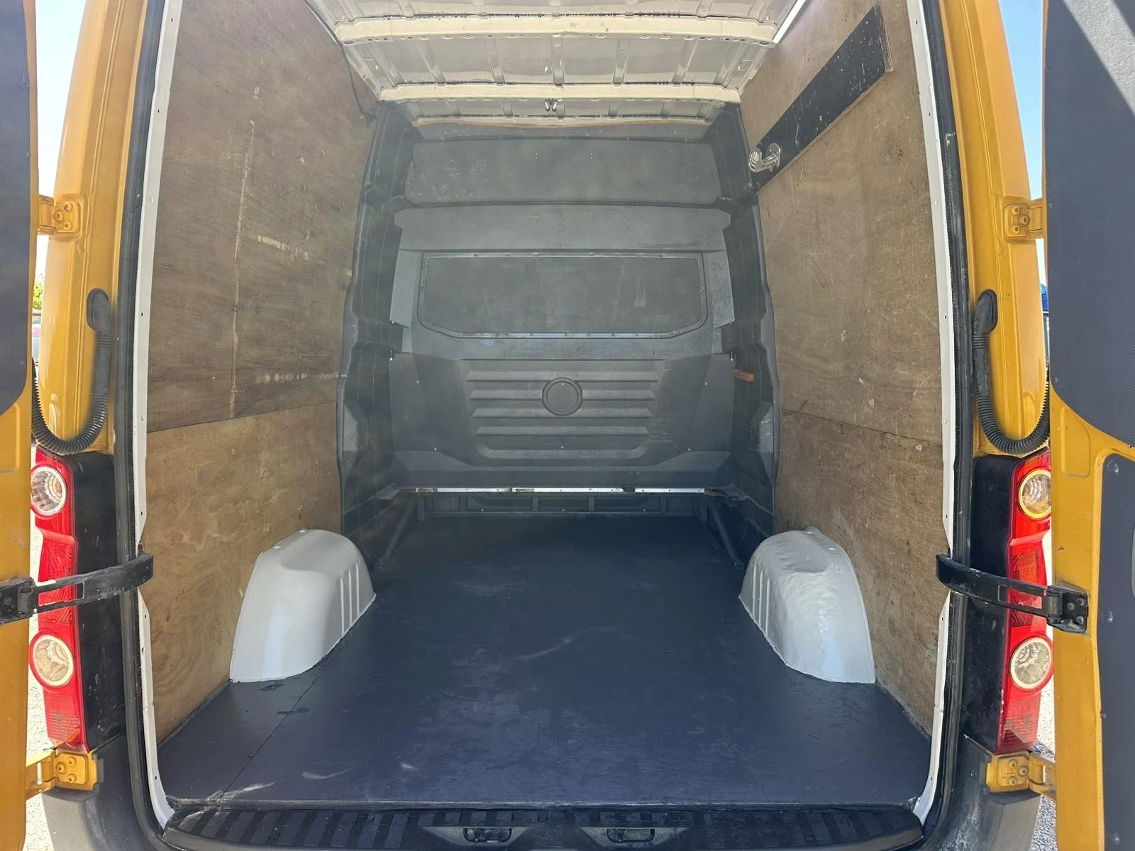 VW Crafter, снимка 8 - Бусове и автобуси - 54555922