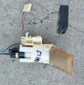 Помпа в резервоар с кошница  за  Suzuki  Ignis, снимка 2