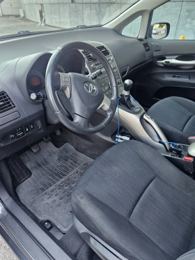 Обява за продажба на Toyota Auris 174 000км реални  ~7 900 лв. - изображение 7