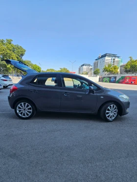 Обява за продажба на Toyota Auris 174 000км реални  ~7 900 лв. - изображение 1