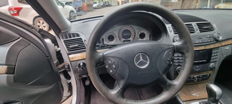 Mercedes-Benz E 270 Avangarde, снимка 9 - Автомобили и джипове - 47396018