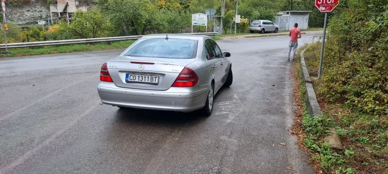 Mercedes-Benz E 270 Avangarde, снимка 4 - Автомобили и джипове - 47396018