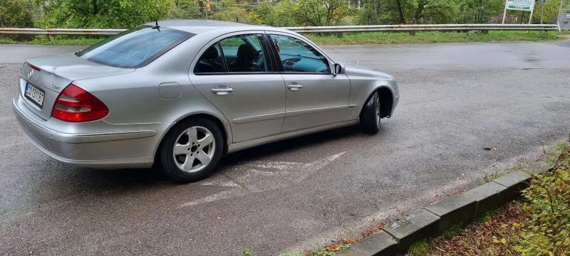 Mercedes-Benz E 270 Avangarde, снимка 5 - Автомобили и джипове - 47396018