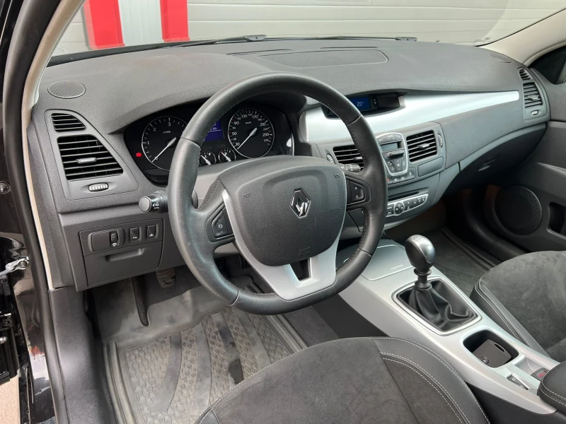 Renault Laguna 2.0DCI KEY LESS START STOP KLIMATRONIK 6-СКОРОСТИ, снимка 11 - Автомобили и джипове - 47689730