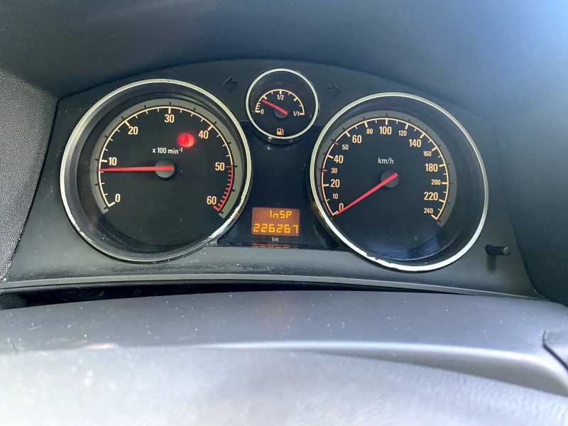 Opel Astra 1.3CDTI 90к.с 6ск , снимка 8 - Автомобили и джипове - 51041421