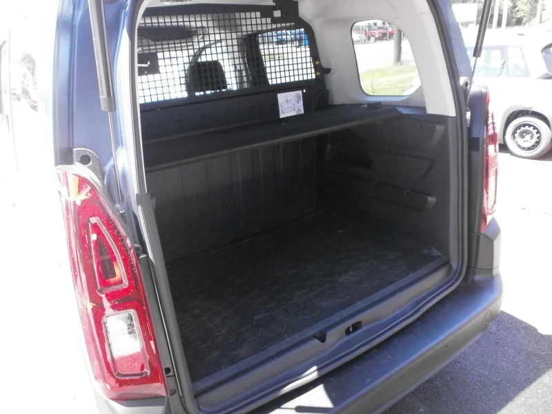 Citroen Berlingo Plus 1.5 EAT8 N1, снимка 4 - Автомобили и джипове - 53436493