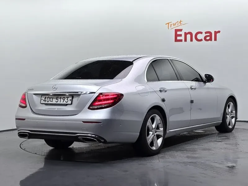 Mercedes-Benz E 200 Avantgarde, снимка 2 - Автомобили и джипове - 55830416
