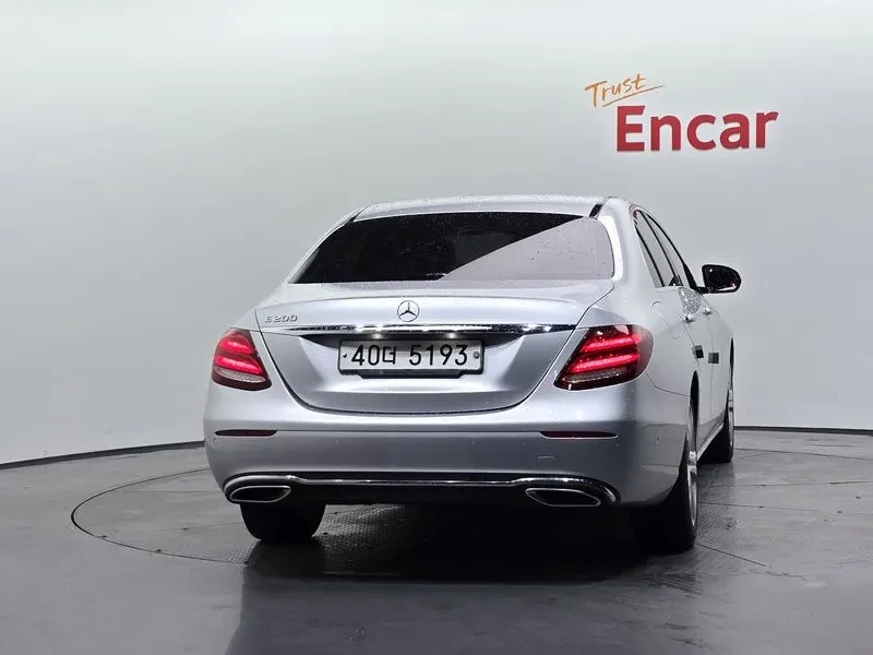 Mercedes-Benz E 200 Avantgarde, снимка 4 - Автомобили и джипове - 55830416