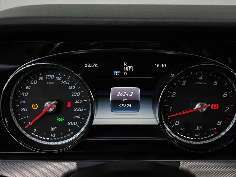Mercedes-Benz E 200 Avantgarde, снимка 8 - Автомобили и джипове - 55830416