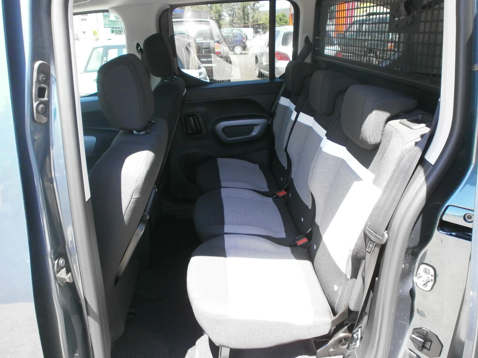 Citroen Berlingo Plus 1.5 EAT8 N1 - изображение 7