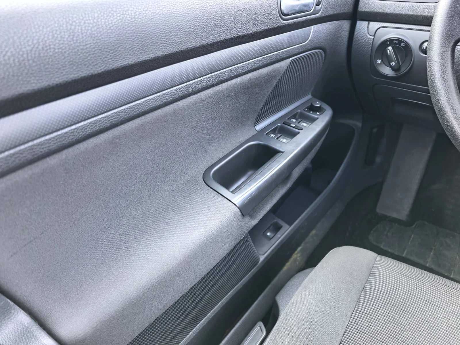 VW Golf 1.9 105 4х4 Малко Градушка , снимка 17 - Автомобили и джипове - 53977541