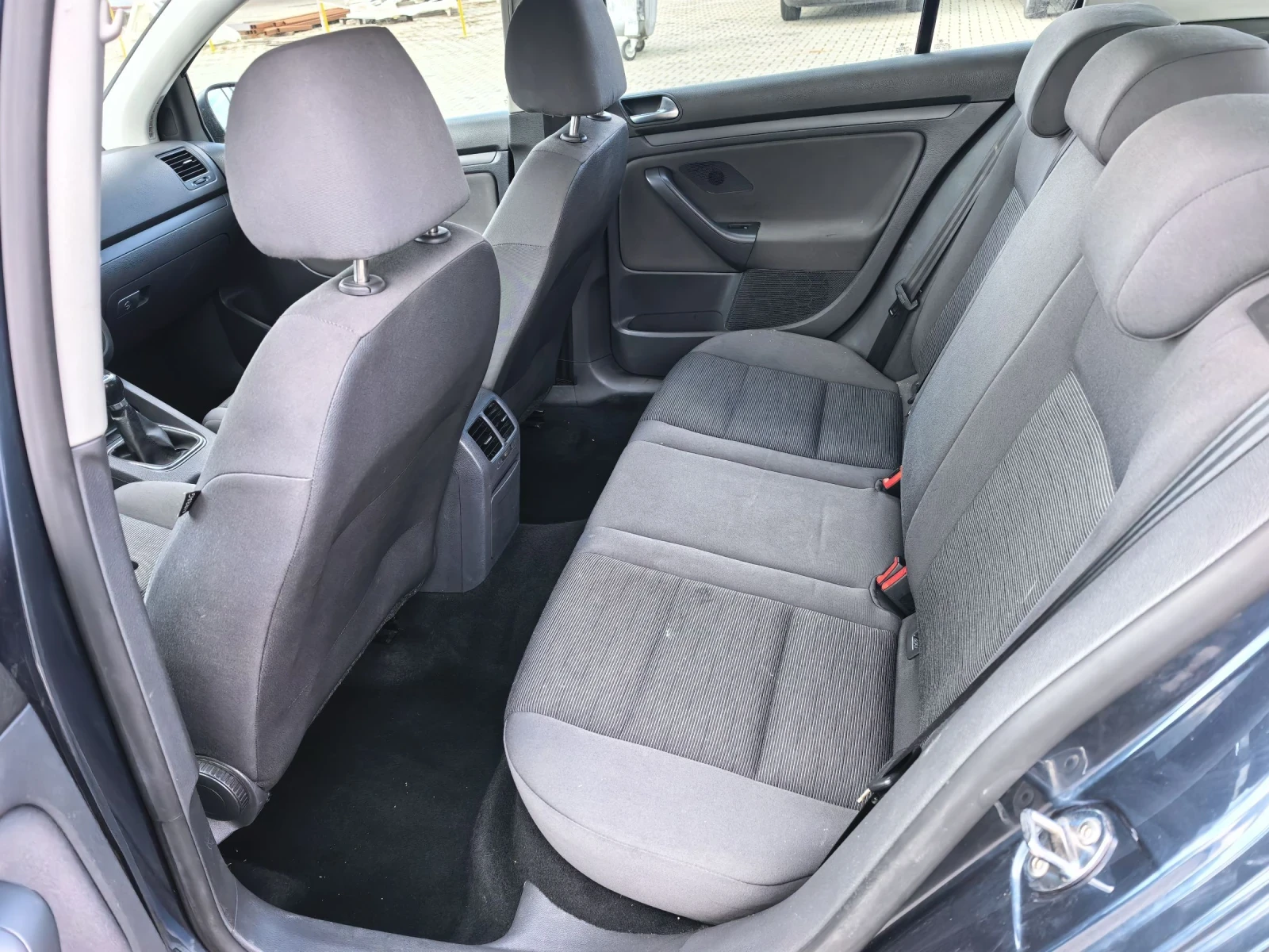 VW Golf 1.9 105 4х4 Малко Градушка , снимка 9 - Автомобили и джипове - 53977541