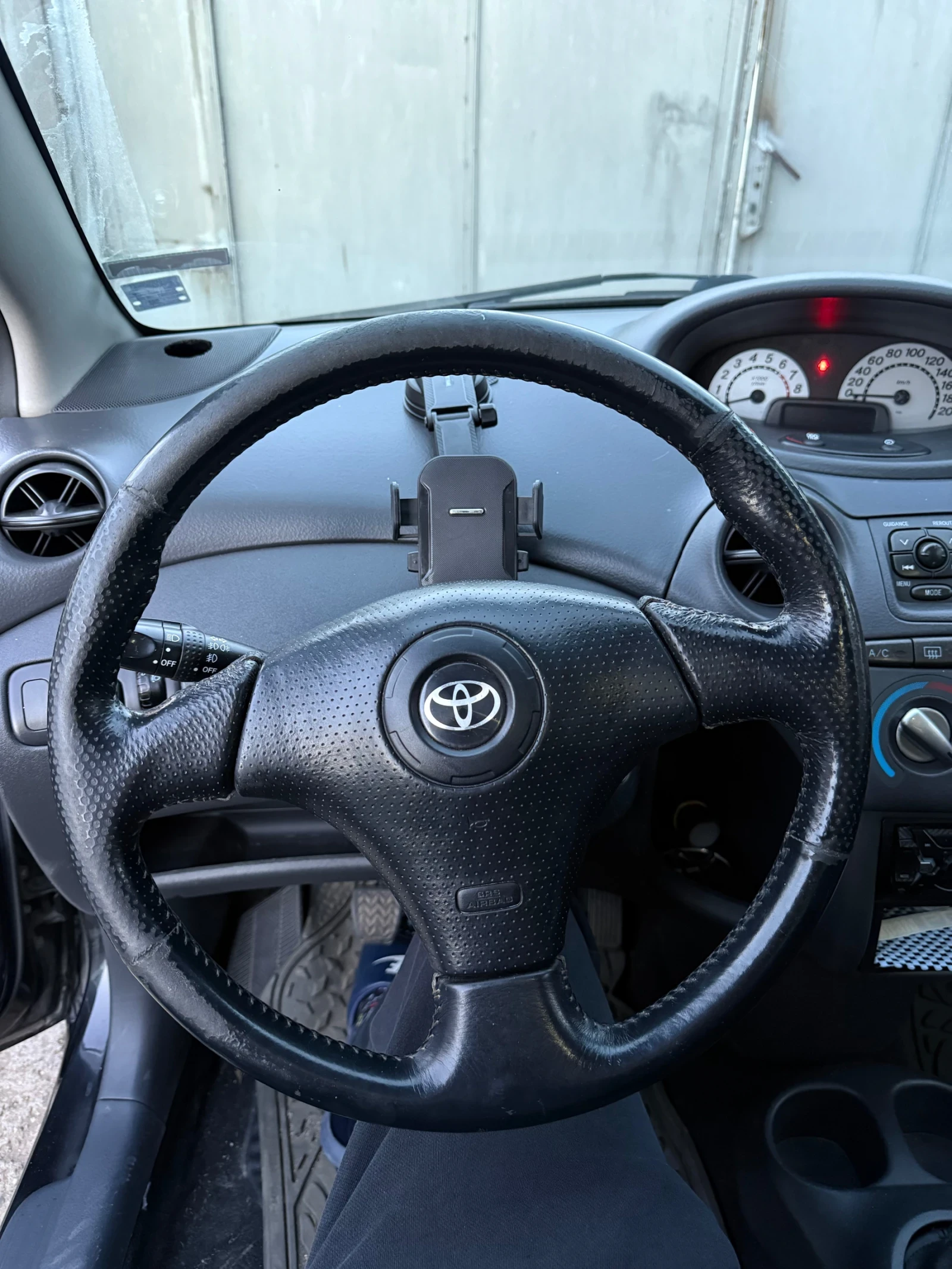 Toyota Yaris T-Sport, снимка 3 - Автомобили и джипове - 54127030