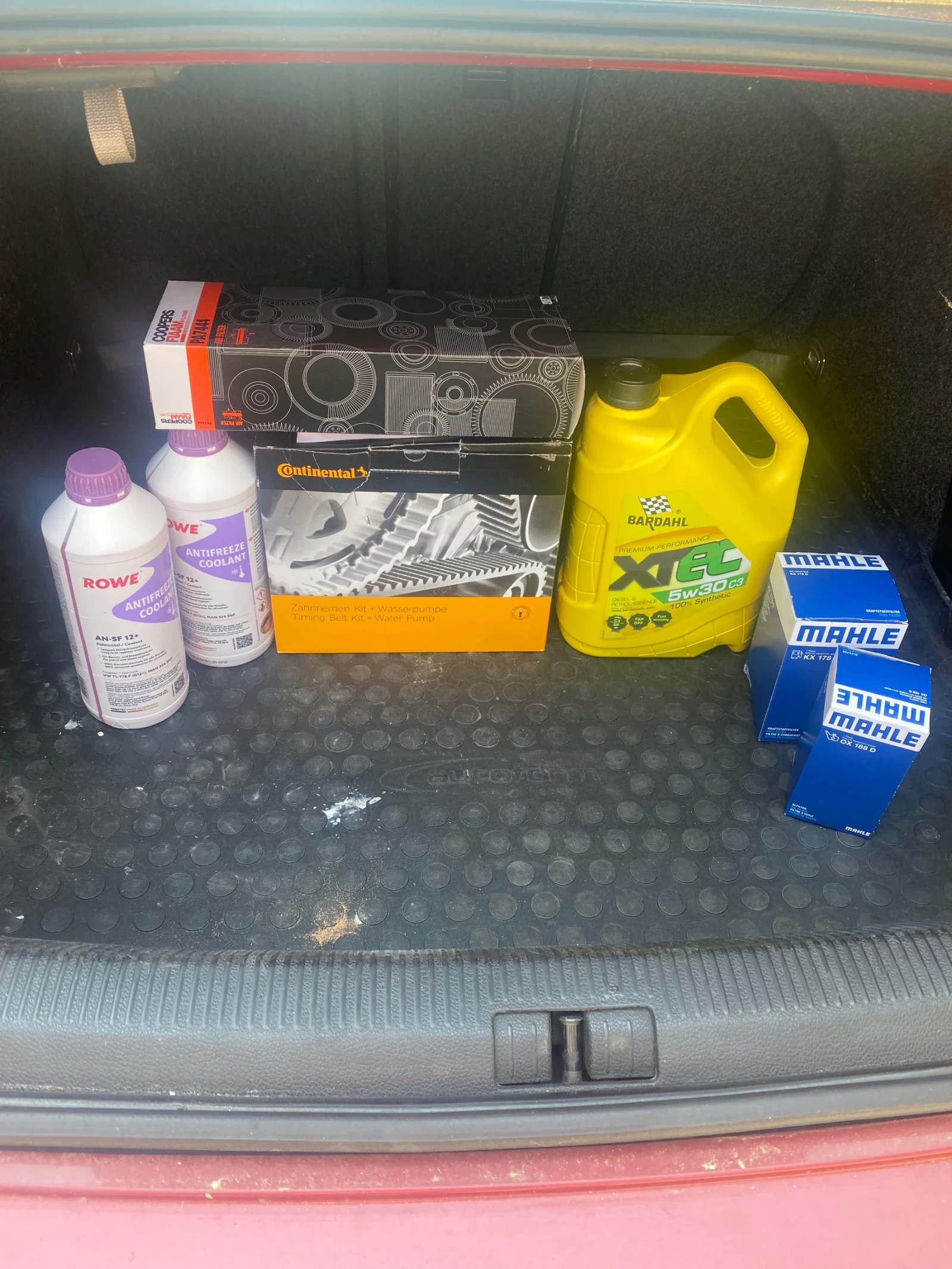 VW Jetta 2.0 тди 8кл BMM, снимка 13 - Автомобили и джипове - 54229912