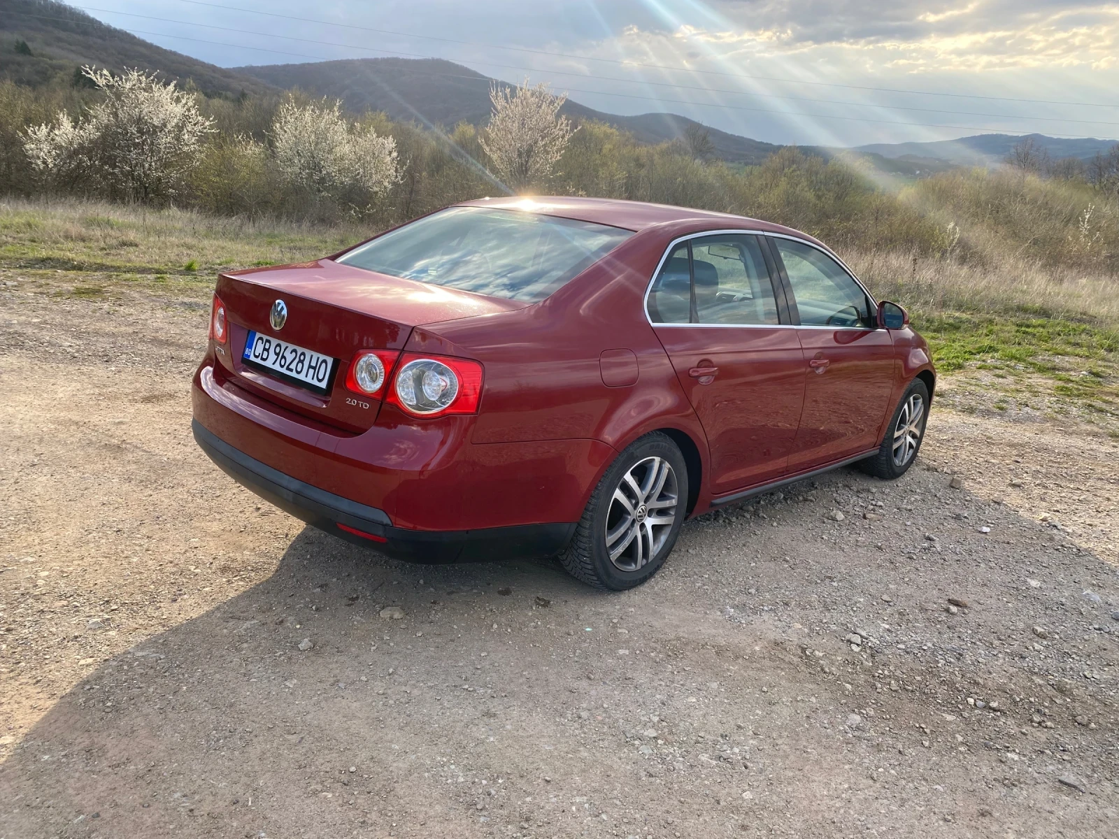 VW Jetta 2.0 тди 8кл BMM, снимка 6 - Автомобили и джипове - 54229912