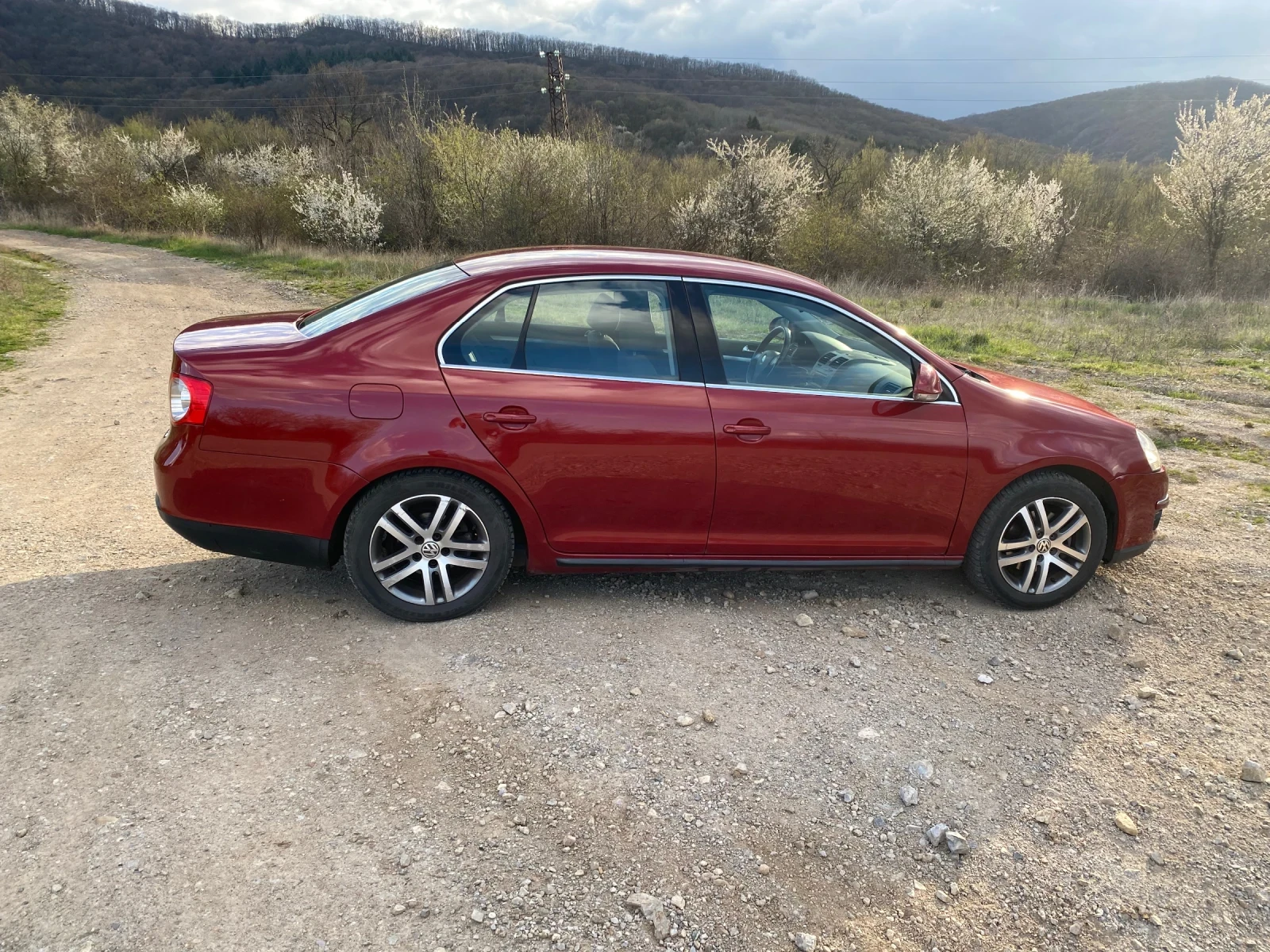 VW Jetta 2.0 тди 8кл BMM, снимка 7 - Автомобили и джипове - 54229912