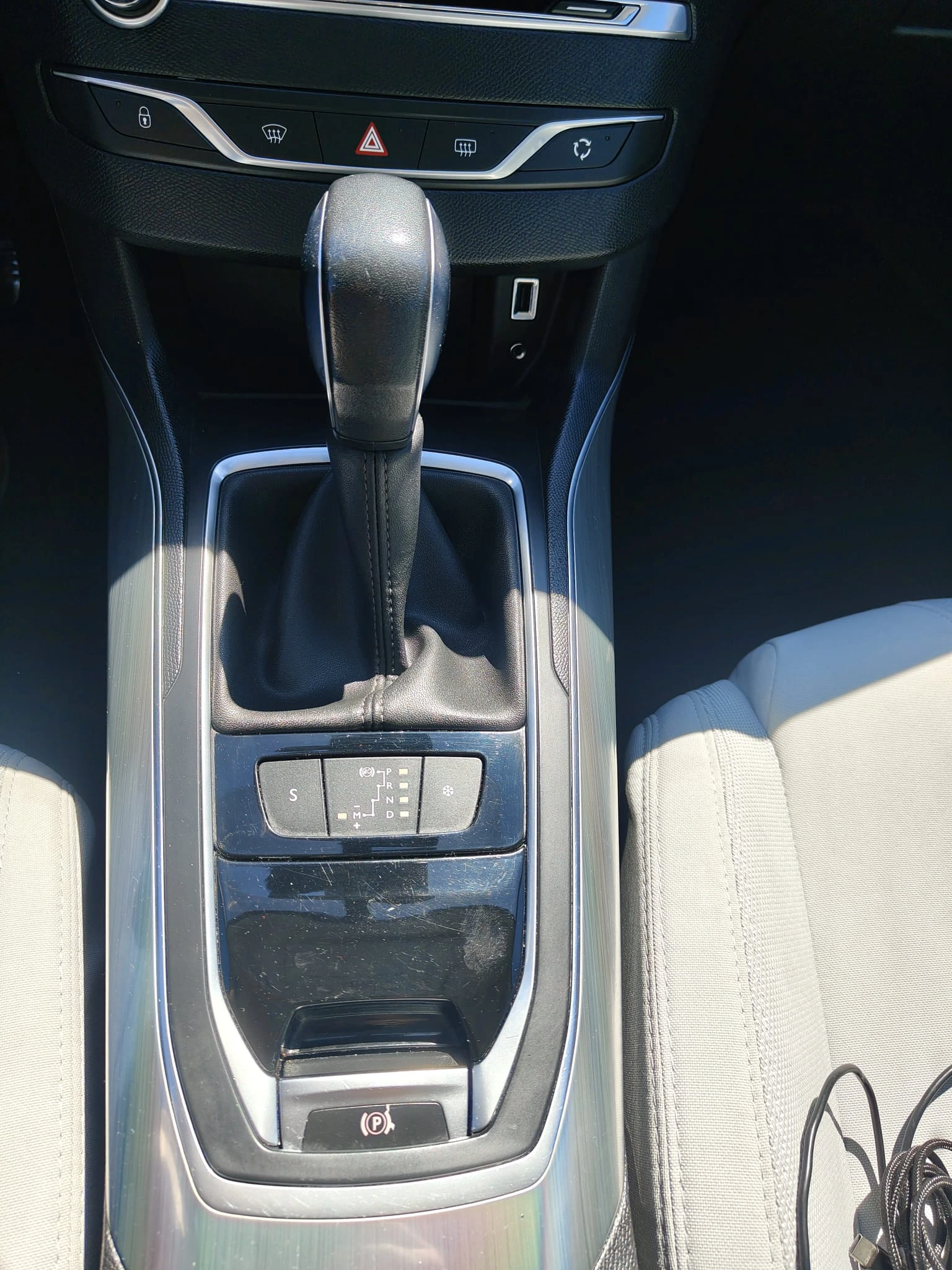 Peugeot 308 Автоматик, снимка 9 - Автомобили и джипове - 54354099