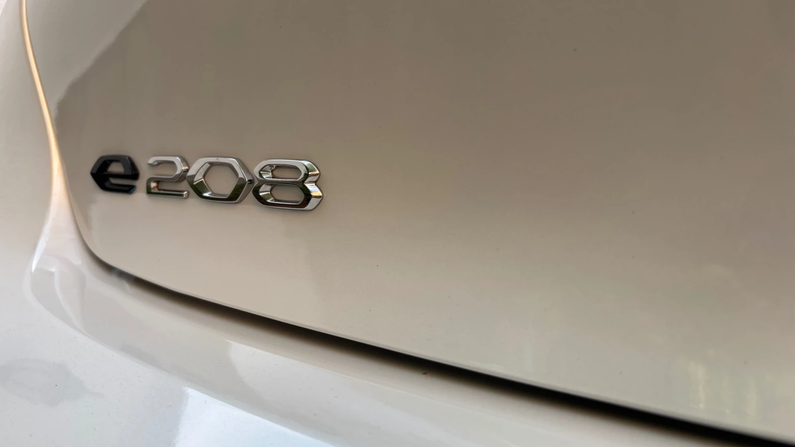 Peugeot 208 * ЛИЗИНГ* 50kwh* 136 к.с.* FULL* SPORT* , снимка 17 - Автомобили и джипове - 54430749