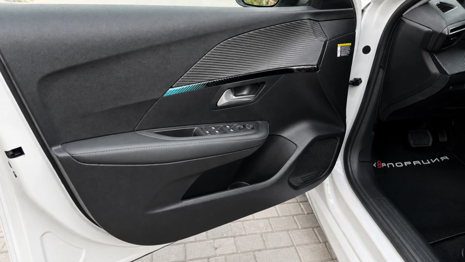 Peugeot 208 * ЛИЗИНГ* 50kwh* 136 к.с.* FULL* SPORT* , снимка 10 - Автомобили и джипове - 54430749