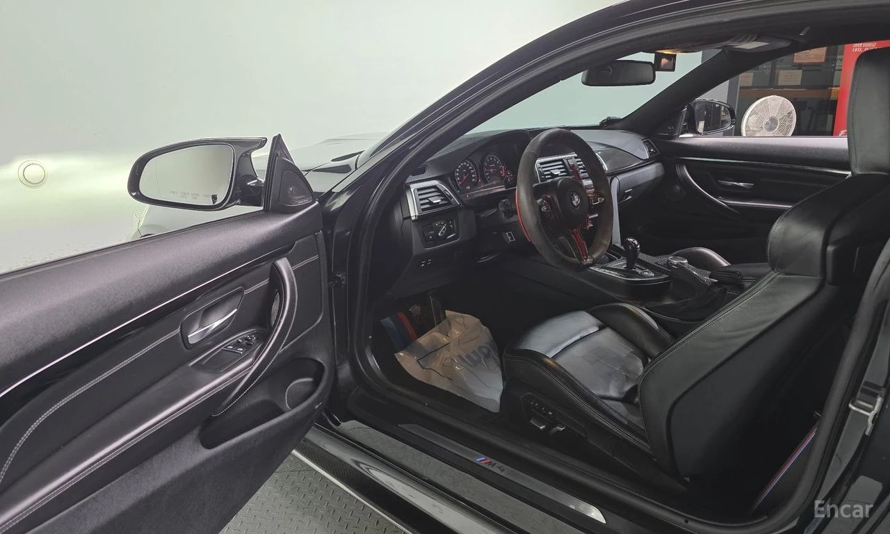 BMW M4 * COMPETITION* HARMAN* KARDON* HEAD* UP* CARBON* , снимка 10 - Автомобили и джипове - 54635639