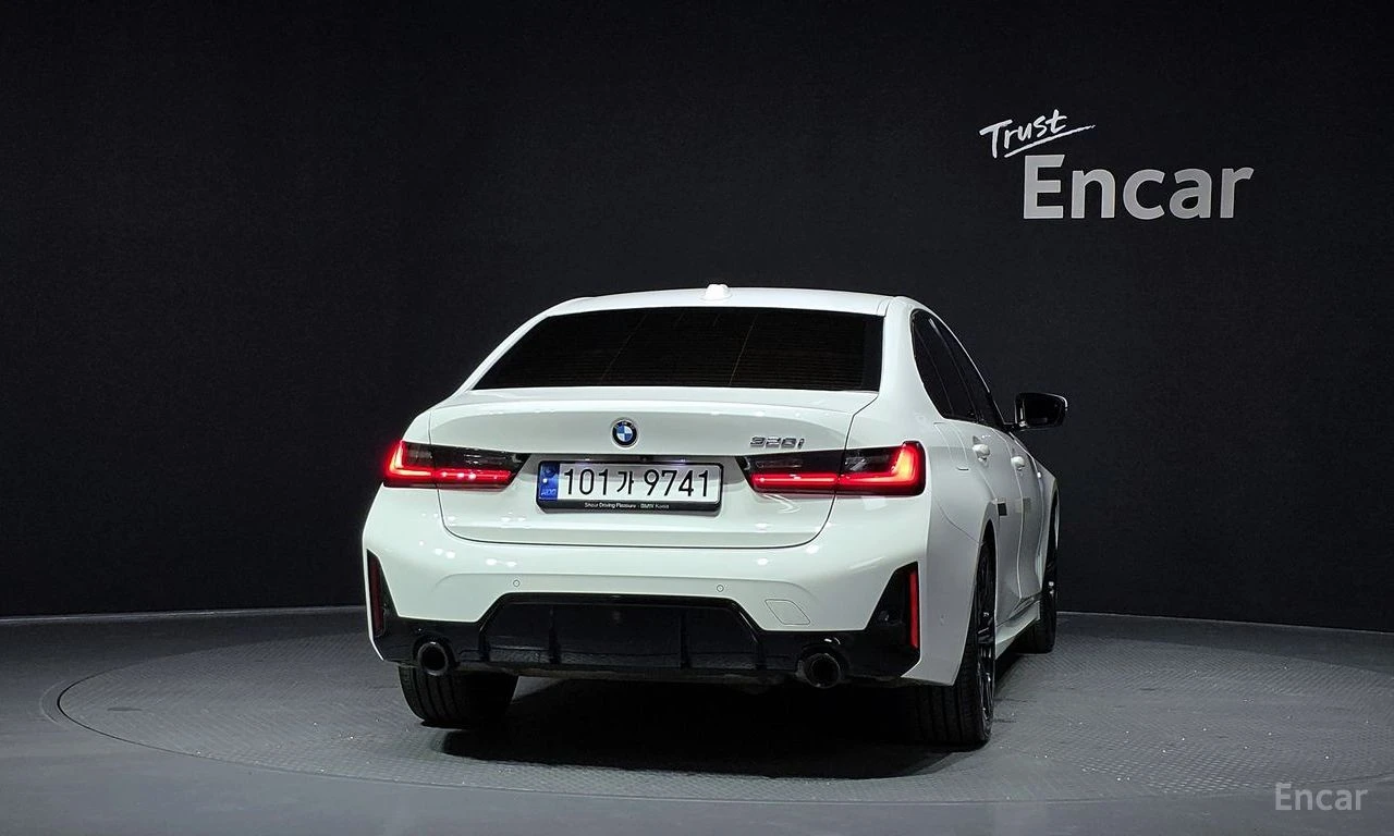 BMW 320 i M SPORT* DISTRONIC* HEAD-UP* ПОДГРЕВ* ОБДУХВАНЕ*, снимка 4 - Автомобили и джипове - 55220036