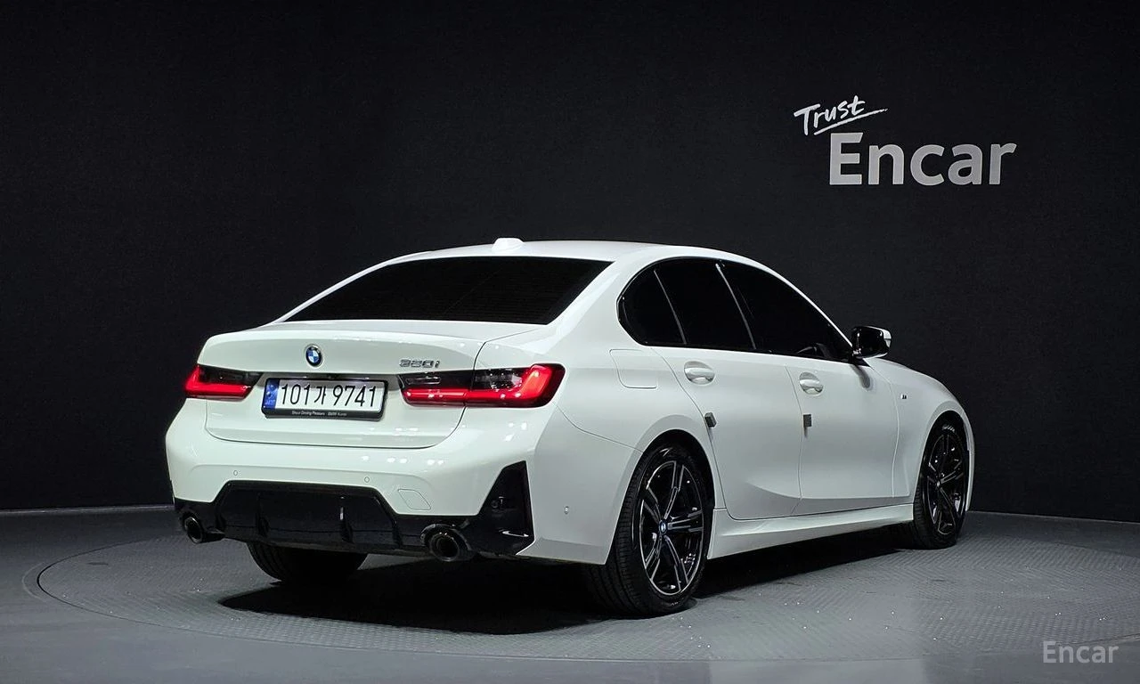 BMW 320 i M SPORT* DISTRONIC* HEAD-UP* ПОДГРЕВ* ОБДУХВАНЕ*, снимка 3 - Автомобили и джипове - 55220036