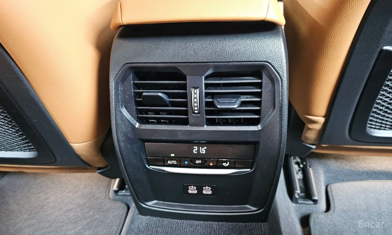 BMW 320 i M SPORT* DISTRONIC* HEAD-UP* ПОДГРЕВ* ОБДУХВАНЕ*, снимка 17 - Автомобили и джипове - 55220036