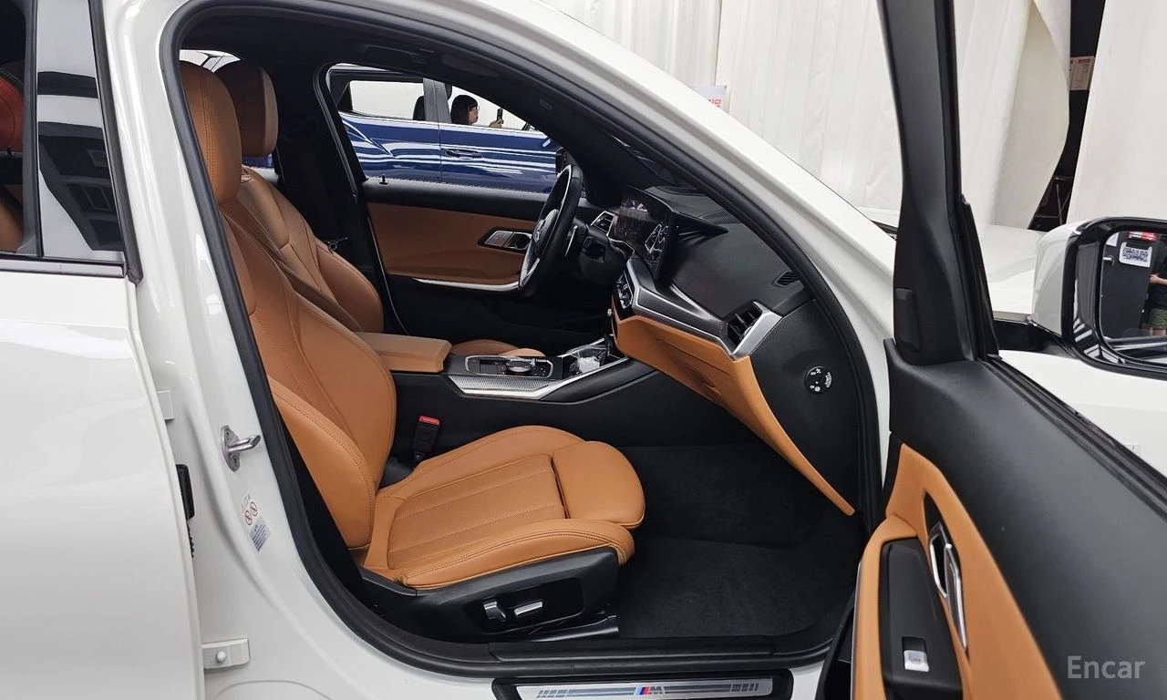 BMW 320 i M SPORT* DISTRONIC* HEAD-UP* ПОДГРЕВ* ОБДУХВАНЕ*, снимка 7 - Автомобили и джипове - 55220036