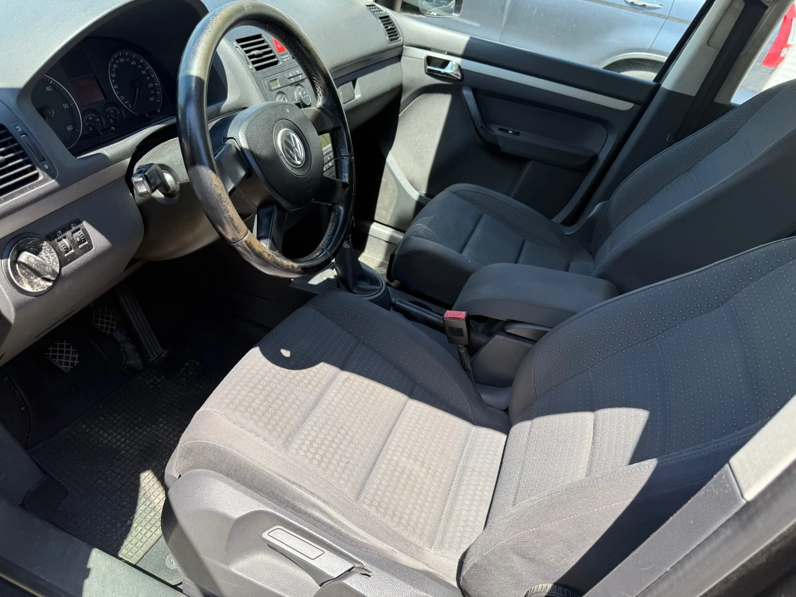 VW Touran 1.9TDI* 6скорости* 7 места* , снимка 5 - Автомобили и джипове - 55279403
