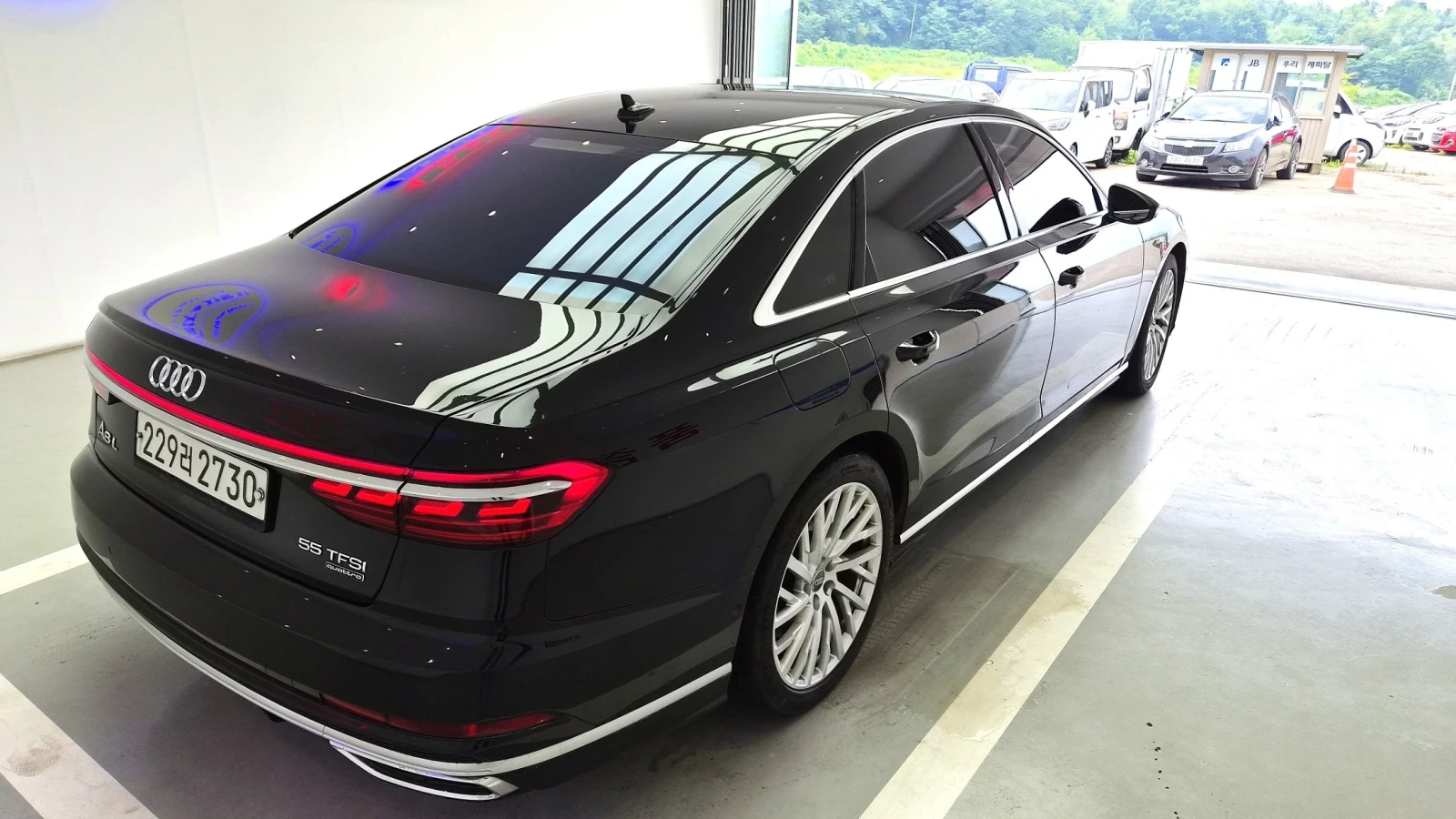 Audi A8 QUATTRO FIRST-CLASS LWB * ЦЕНА ДО БГ* TV ЕКРАНИ, снимка 7 - Автомобили и джипове - 56206351