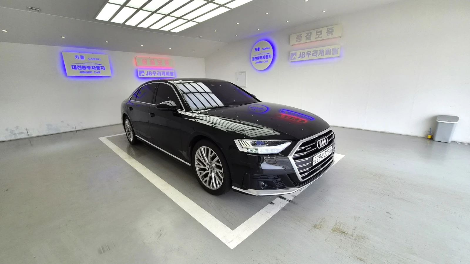 Audi A8 QUATTRO FIRST-CLASS LWB * ЦЕНА ДО БГ* TV ЕКРАНИ, снимка 4 - Автомобили и джипове - 56206351
