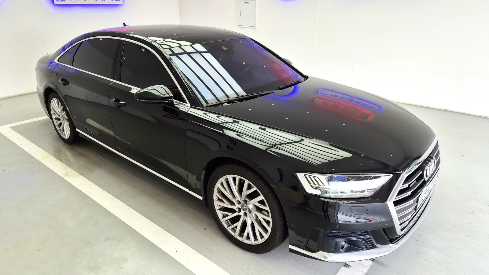 Audi A8 QUATTRO FIRST-CLASS LWB * ЦЕНА ДО БГ* TV ЕКРАНИ, снимка 3 - Автомобили и джипове - 56206351