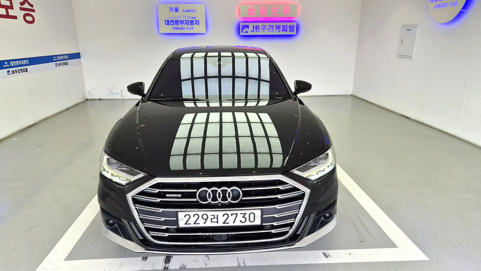 Audi A8 QUATTRO FIRST-CLASS LWB * ЦЕНА ДО БГ* TV ЕКРАНИ, снимка 2 - Автомобили и джипове - 56206351