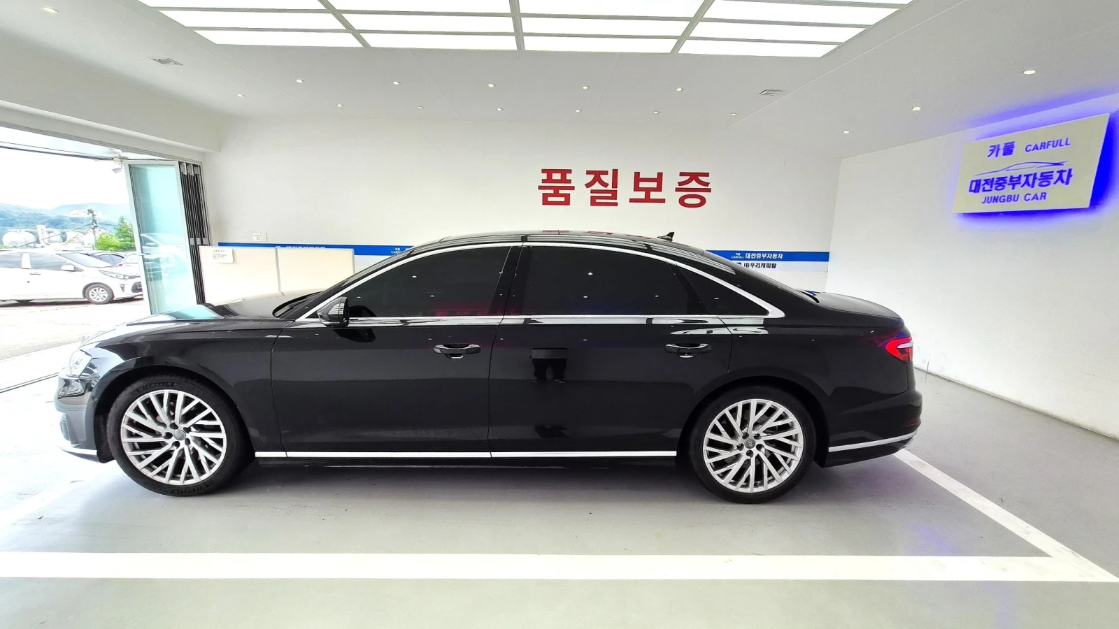 Audi A8 QUATTRO FIRST-CLASS LWB * ЦЕНА ДО БГ* TV ЕКРАНИ, снимка 8 - Автомобили и джипове - 56206351