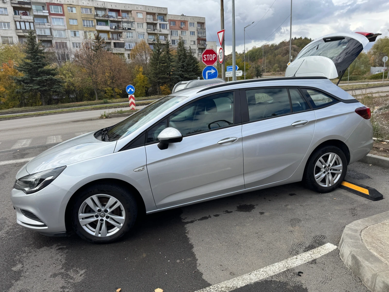 Opel Astra 1.6cdti, снимка 8 - Автомобили и джипове - 56735518