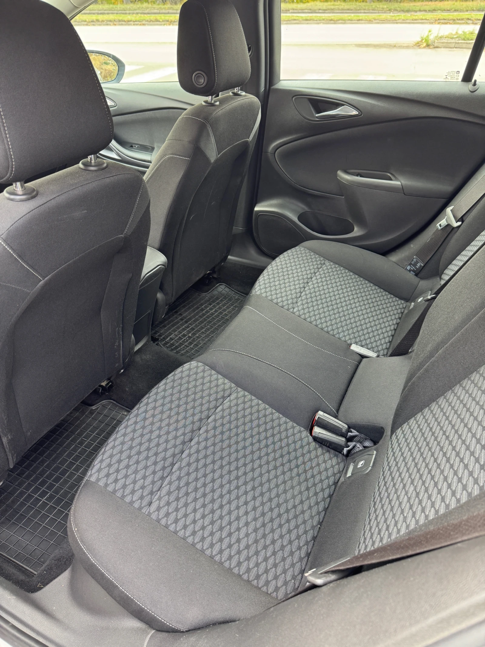 Opel Astra 1.6cdti, снимка 14 - Автомобили и джипове - 56735518
