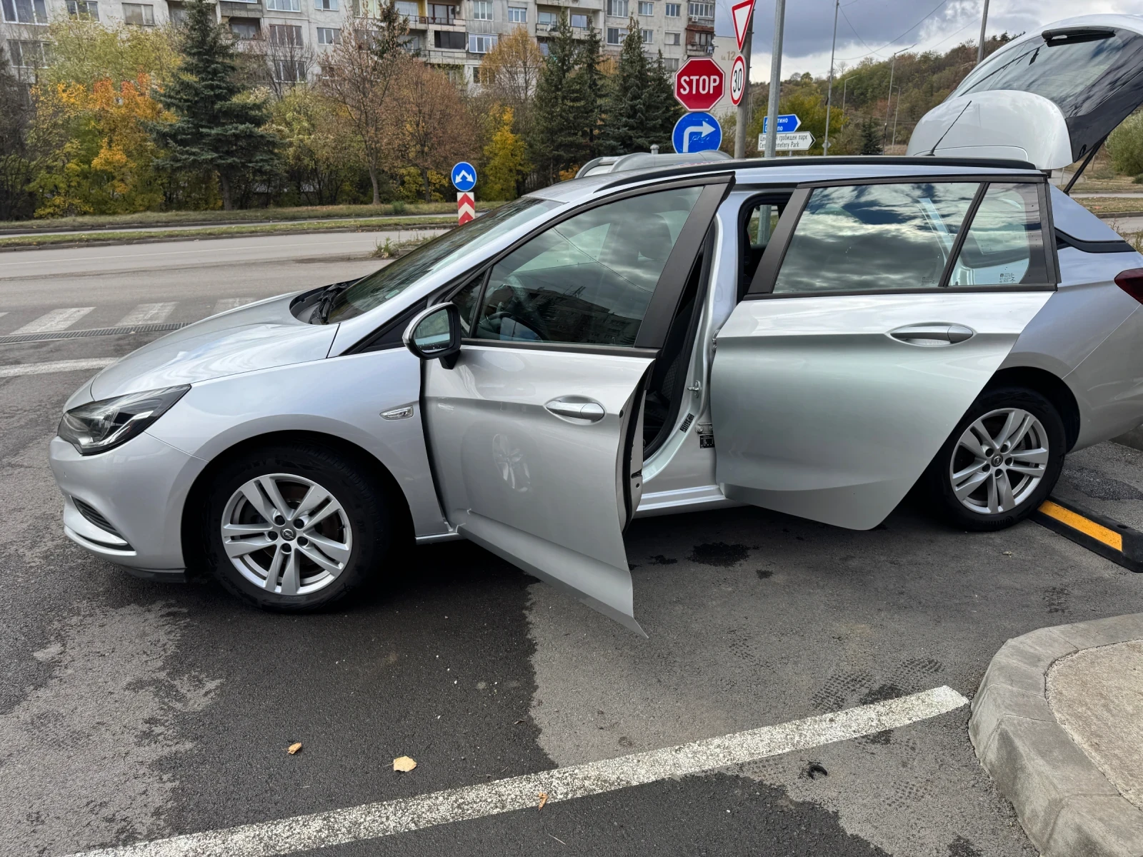 Opel Astra 1.6cdti, снимка 6 - Автомобили и джипове - 56735518