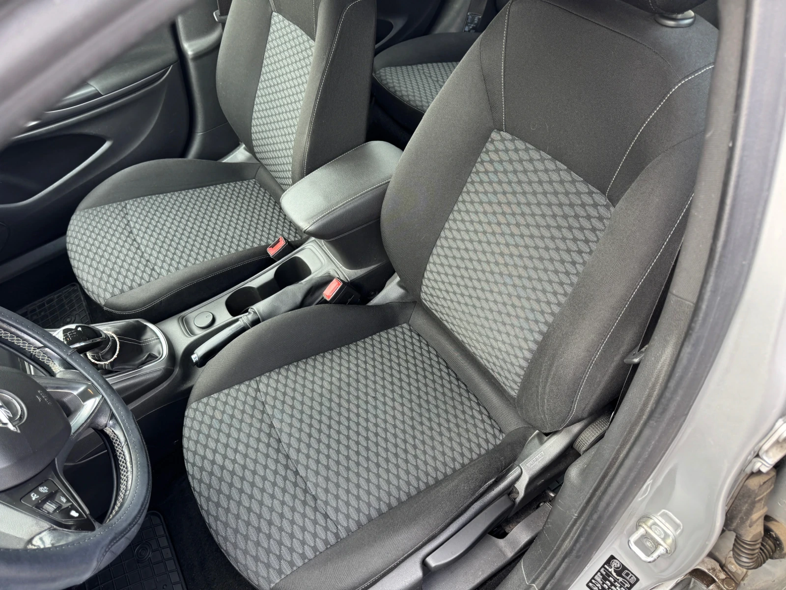 Opel Astra 1.6cdti, снимка 13 - Автомобили и джипове - 56735518