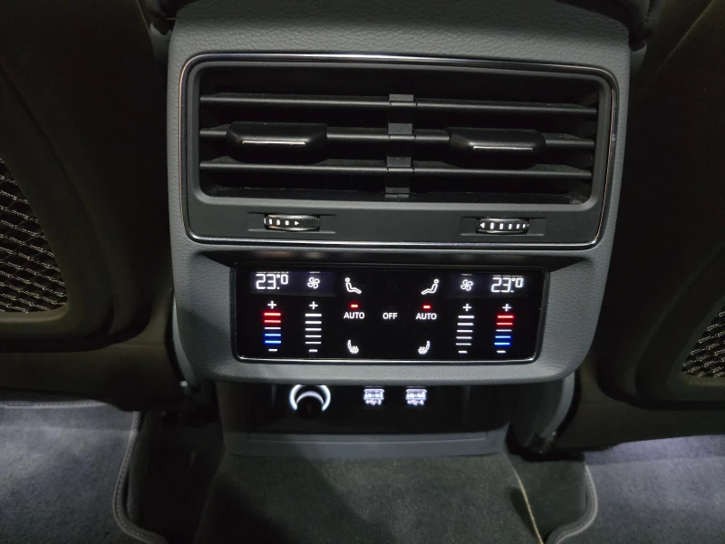 Audi Q8 Масаж/Вакуум/B&O/Black Optics, снимка 13 - Автомобили и джипове - 52947015