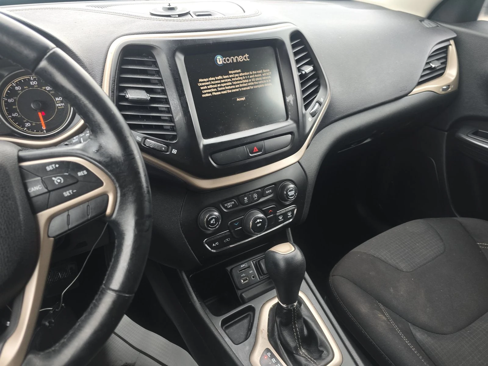 Jeep Cherokee, снимка 8 - Автомобили и джипове - 53875172