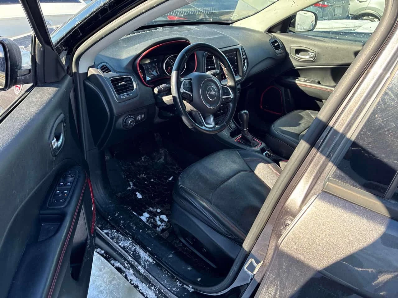 Jeep Compass * Trailhawk Elite * CARFAX * КАМЕРА * ПОДГРЕВИ, снимка 5 - Автомобили и джипове - 53946533