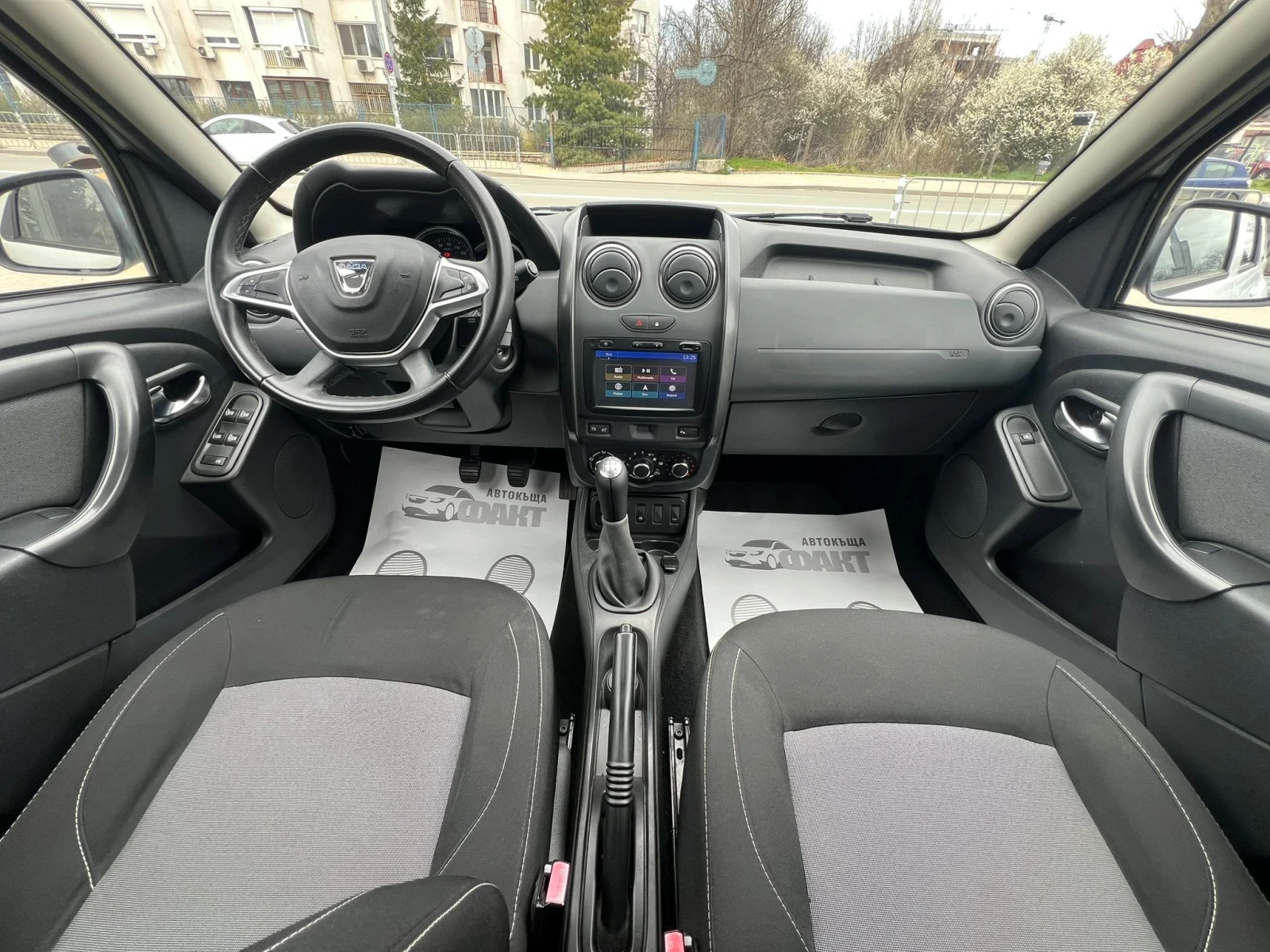 Dacia Duster 1.6i/РЕАЛНИ КМ ! ! ! , снимка 9 - Автомобили и джипове - 54040006