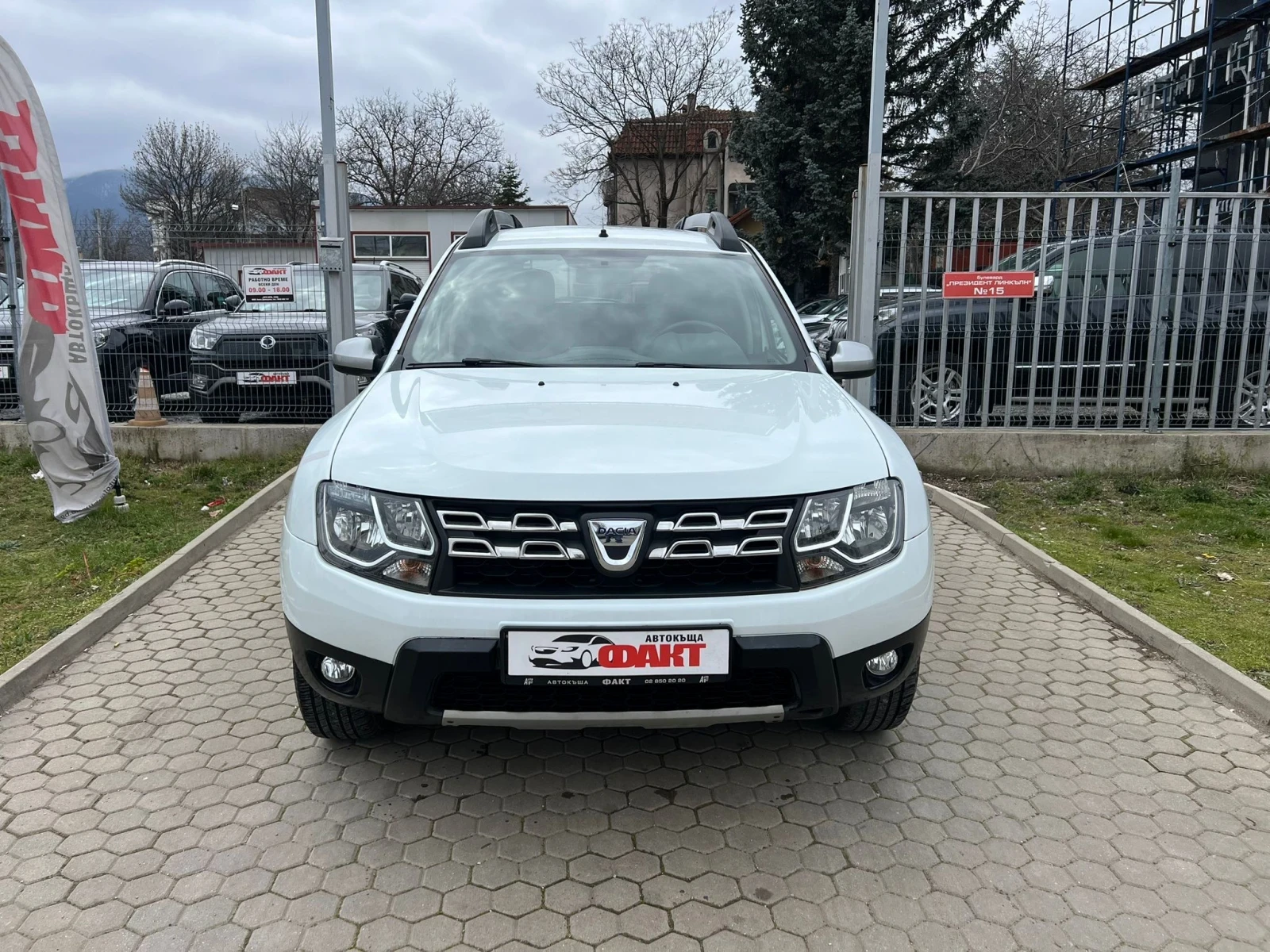 Dacia Duster 1.6i/РЕАЛНИ КМ ! ! ! , снимка 2 - Автомобили и джипове - 54040006