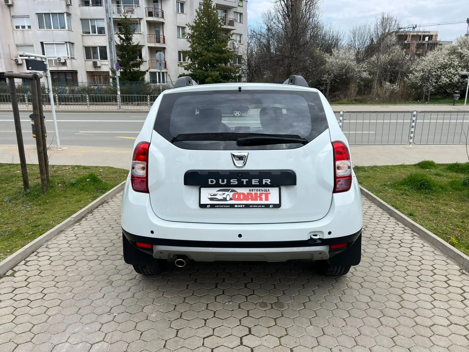 Dacia Duster 1.6i/РЕАЛНИ КМ ! ! ! , снимка 5 - Автомобили и джипове - 54040006