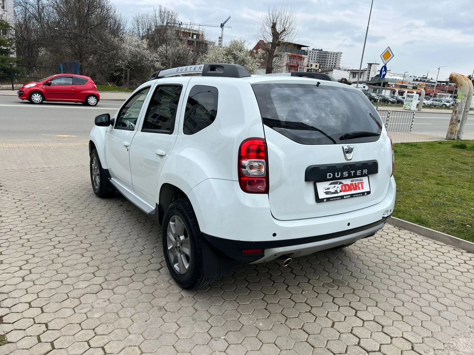 Dacia Duster 1.6i/РЕАЛНИ КМ ! ! ! , снимка 6 - Автомобили и джипове - 54040006